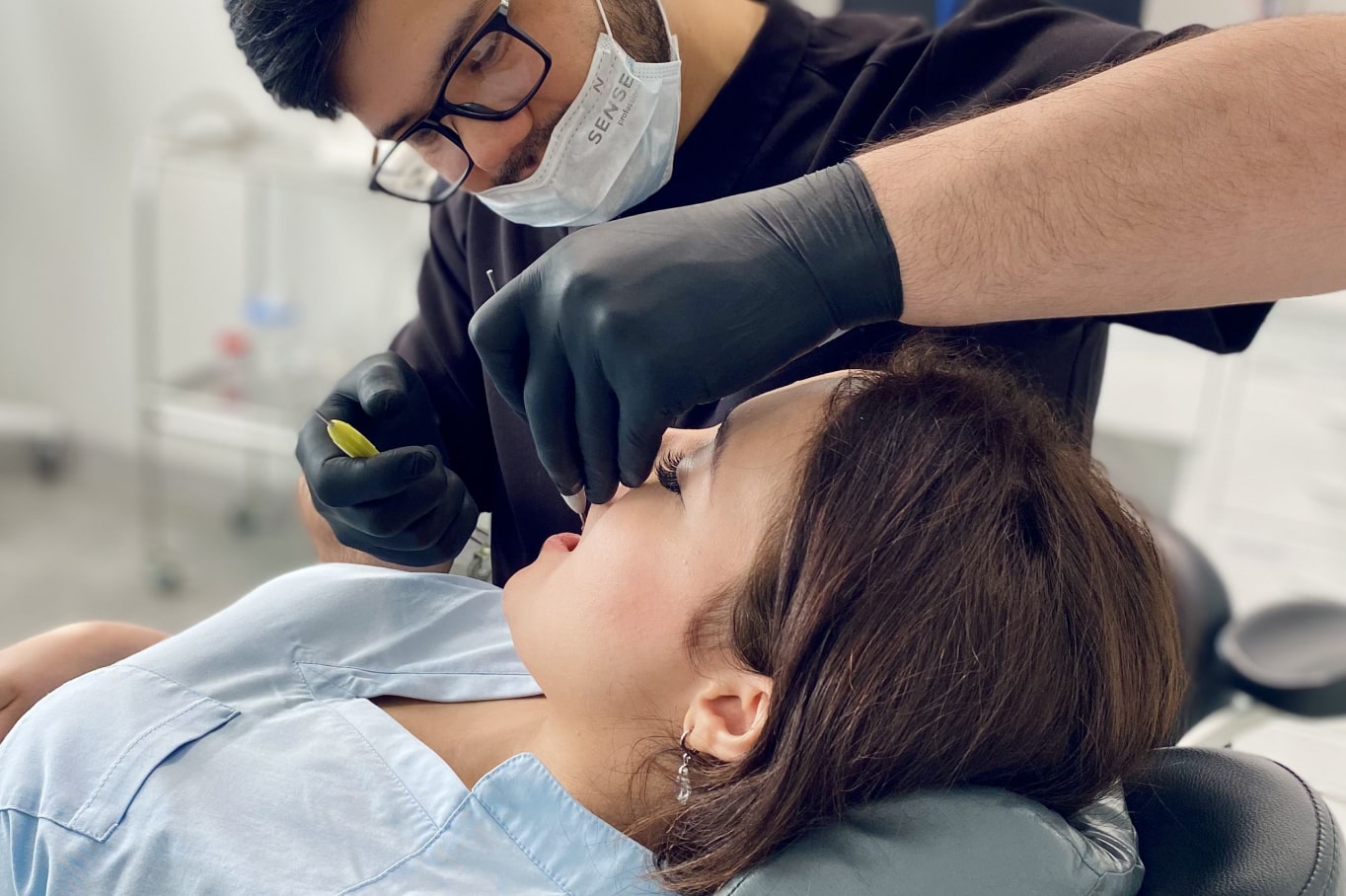 Что лучше: удалить или лечить зуб мудрости?